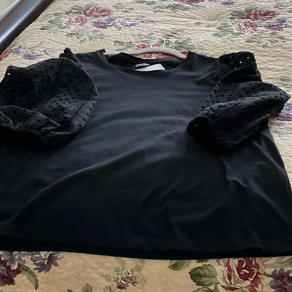 CHICOS SIZE 3 Black Eyelet 3/4 length Sleeve Blouse. NWT
